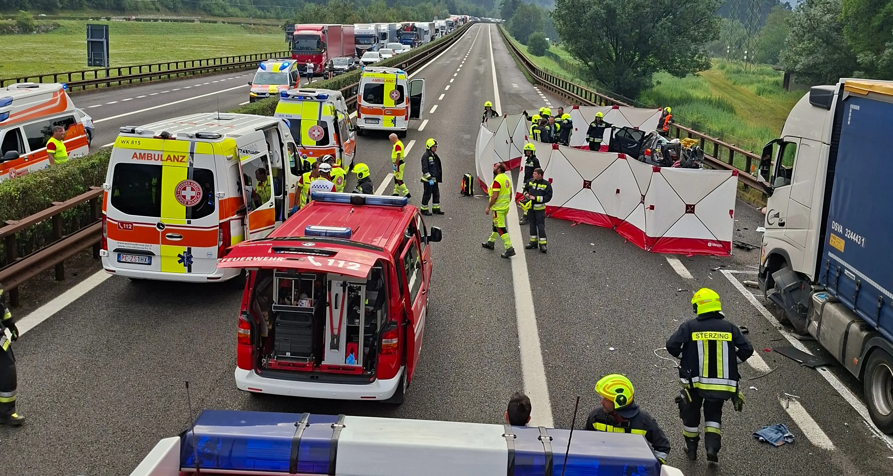 A22, auto con cinque persone contro un tir: un morto e un ferito gravissimo