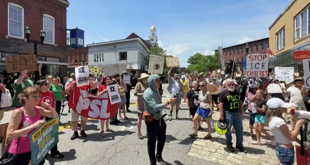 Uomo ucciso dall'Ice nel Maine, la protesta dei cittadini