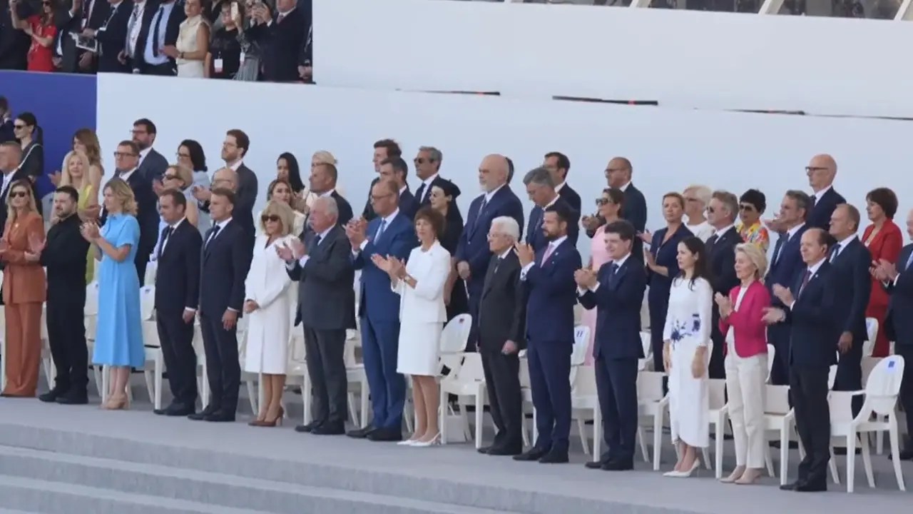 Mattarella\u00A0a Parigi per la festa del 14 luglio, l'ultima con Macron presidente