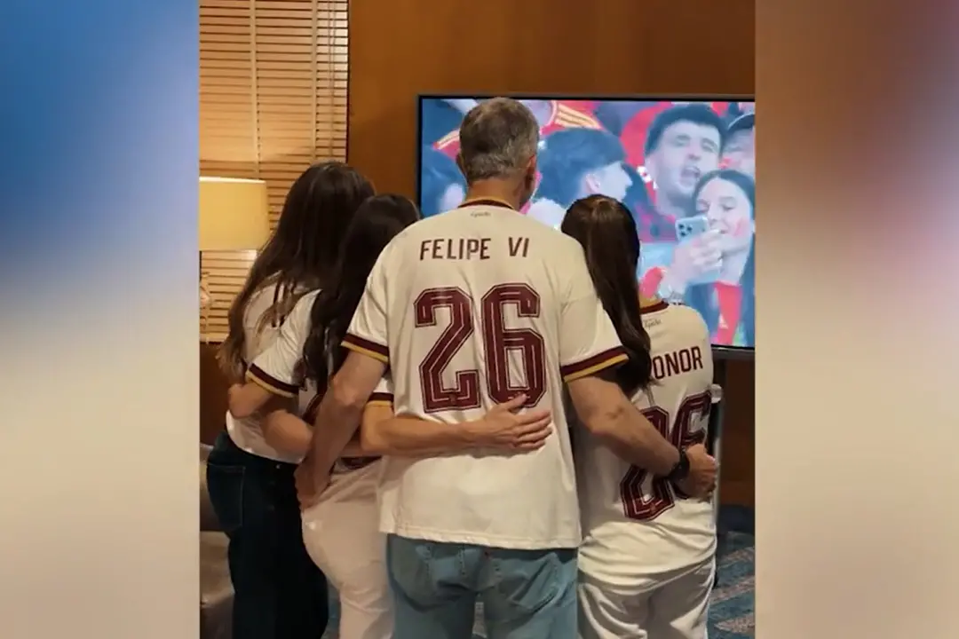 Mondiali, re Felipe e famiglia davanti alla tv per la vittoria della Spagna