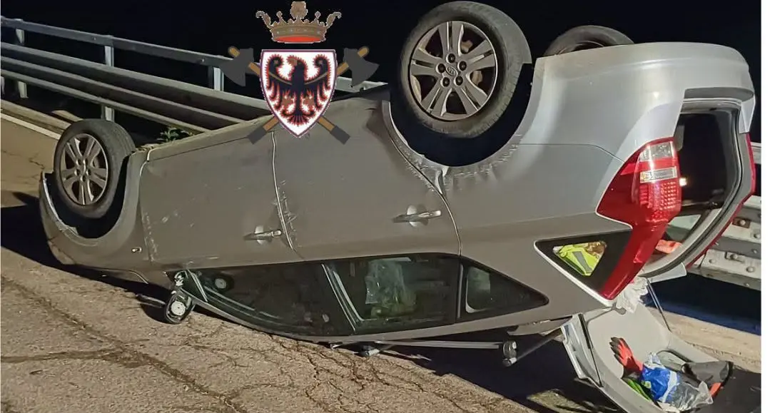 Due incidenti in poche ore a Besenello: auto ribaltata nella notte, quattro feriti poche ore prima