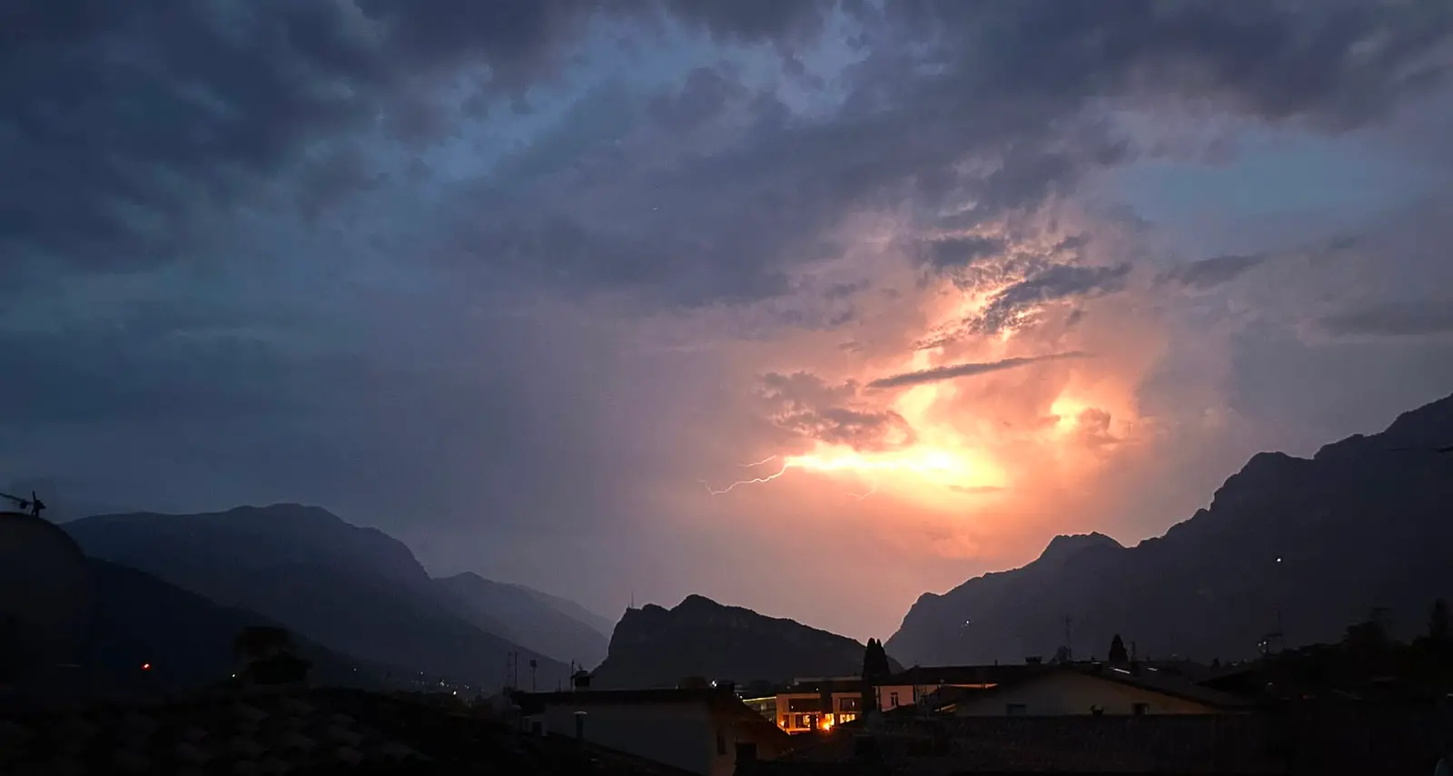 Allerta gialla in Trentino per temporali e vento forte