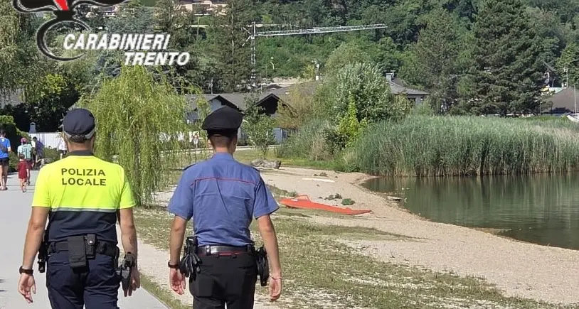 Perde il controllo della sua auto e va fuoristrada: denunciato per guida in stato di ebbrezza