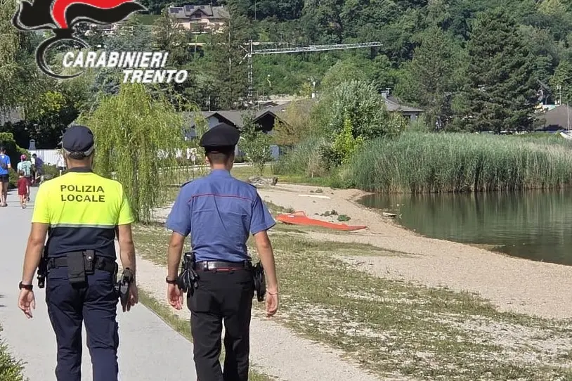 Perde il controllo della sua auto e va fuoristrada: denunciato per guida in stato di ebbrezza