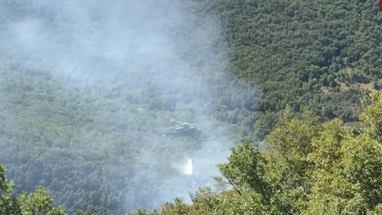 Umbria, non si arrestano gli incendi nel parco del Monte Cucco