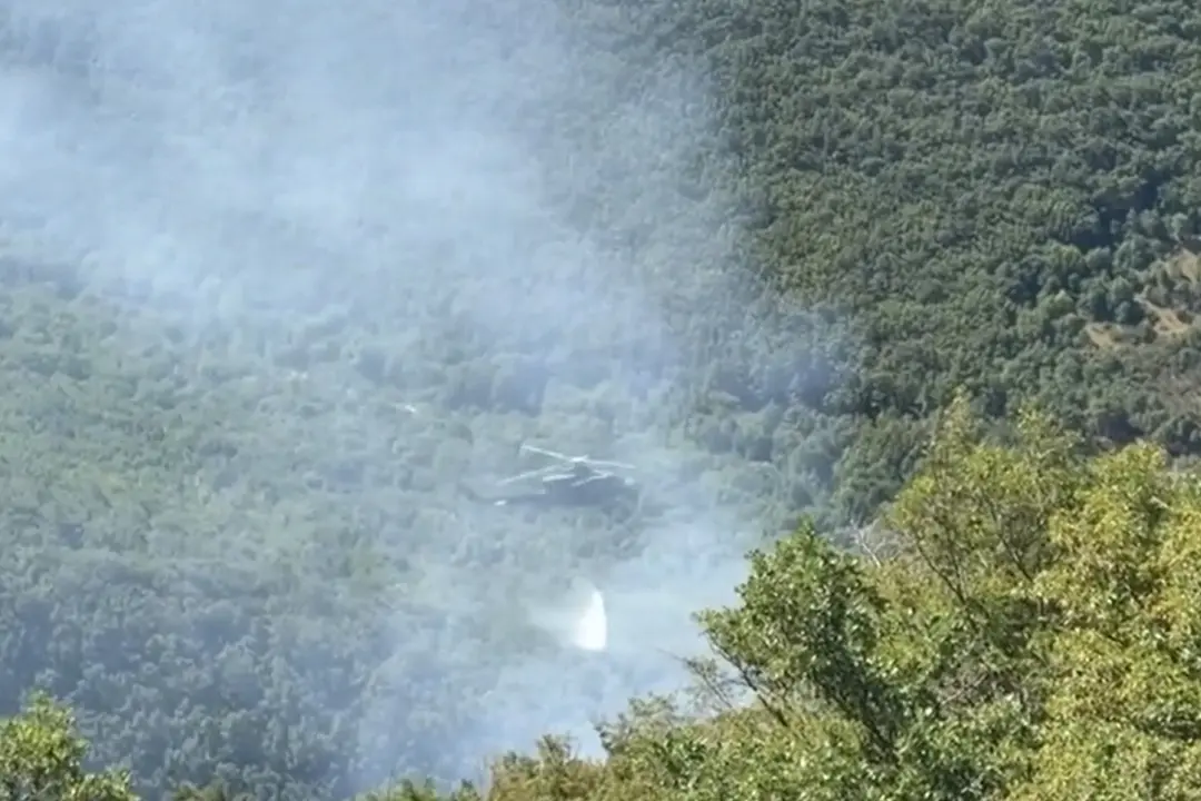 Umbria, non si arrestano gli incendi nel parco del Monte Cucco