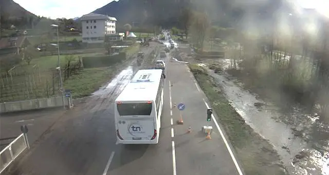 Storo, senso unico alternato sulla statale del Caffaro dopo l'inondazione