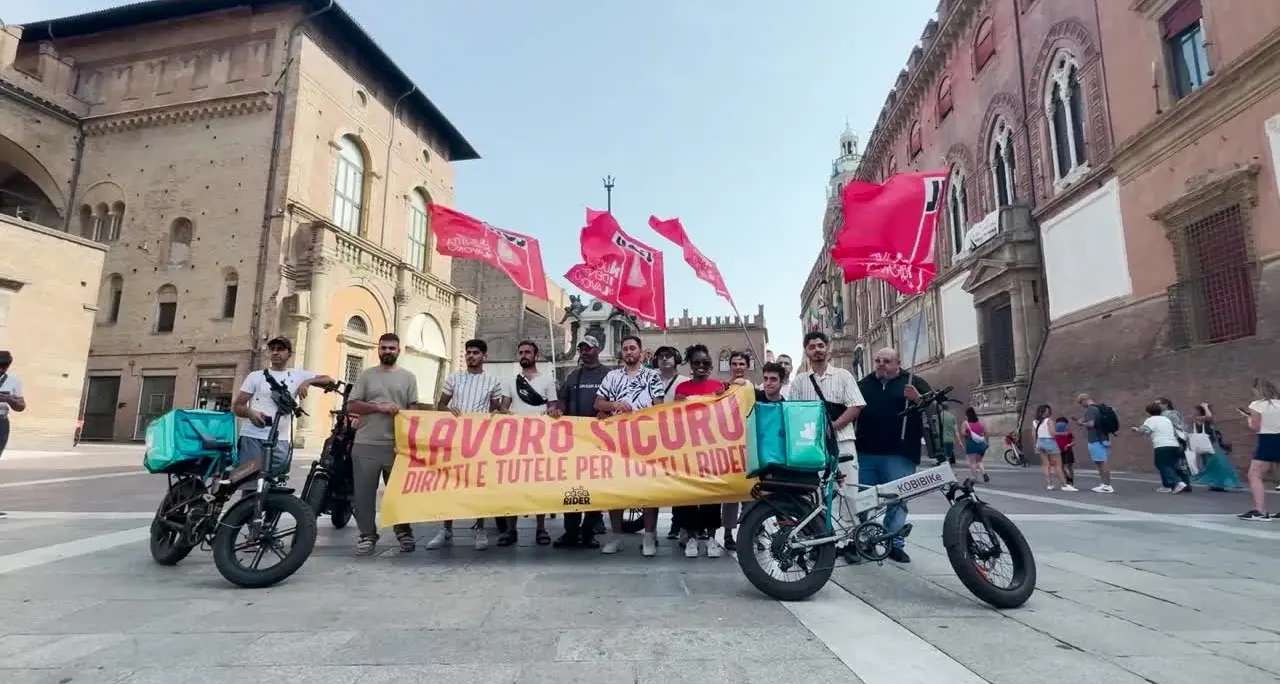 Protesta rider\u00A0a\u00A0Bologna, Cgil: \"Tutele per chi non può lavorare con il caldo\"