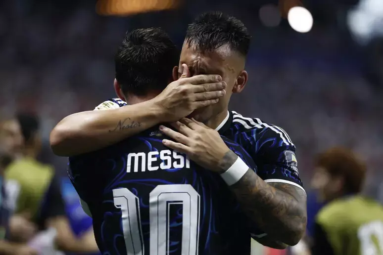Messi trascina l'Argentina: battuta l'Inghilterra 2-1, è finale mondiale
