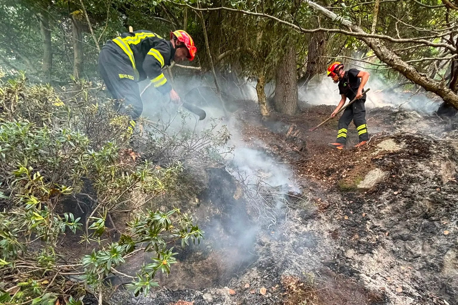 Boazzo, incendio sopra la diga