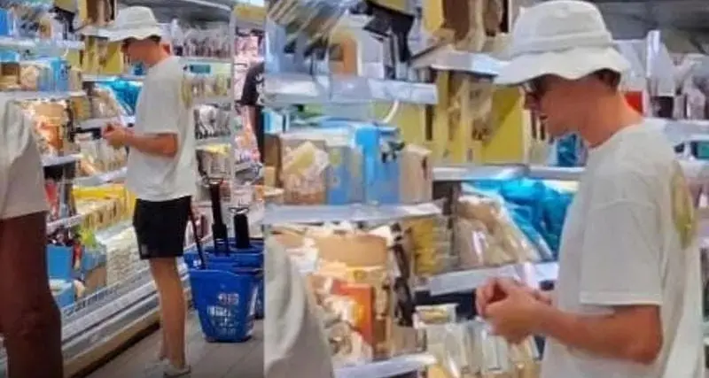 Sardegna, Sinner avvistato a fare la spesa in un supermercato: foto virali