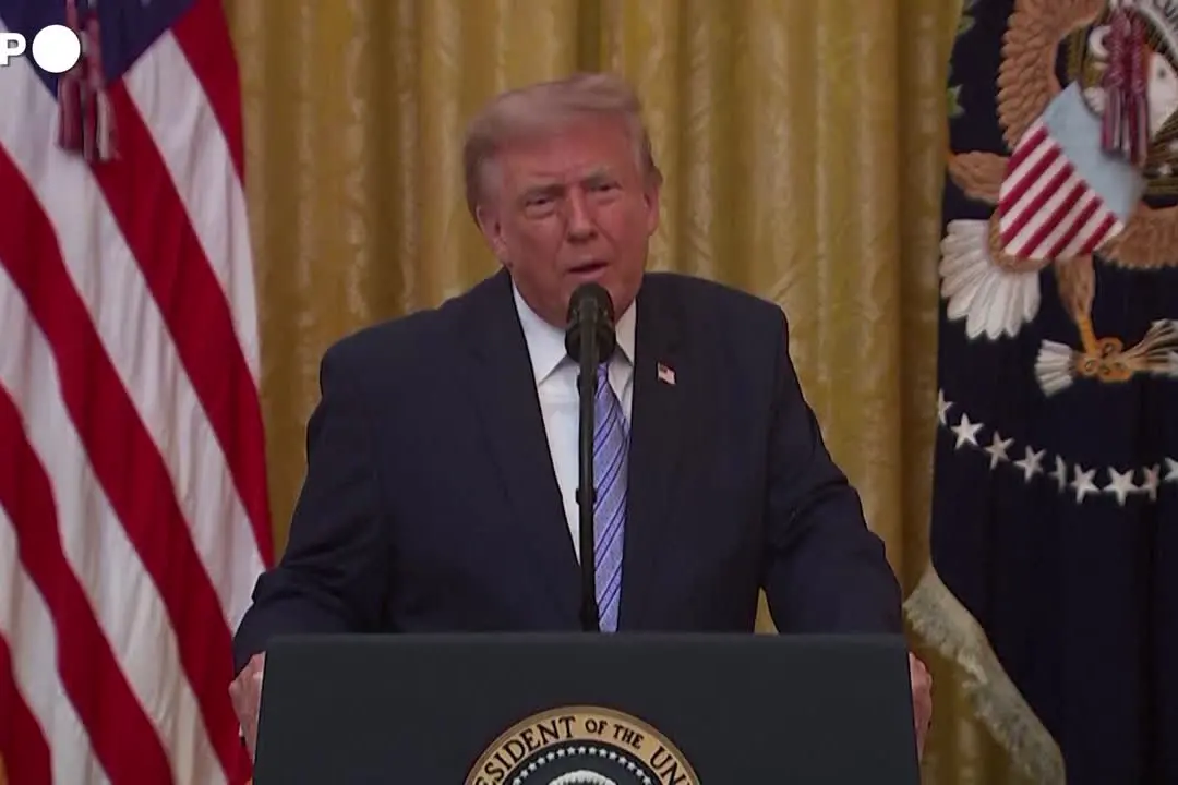 Trump si scaglia contro Nbc e Abc, minaccia la revoca delle loro licenze
