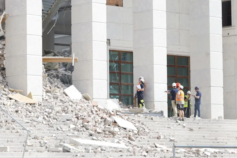 Tribunale di Bolzano crollato: sopralluogo tra le macerie il giorno dopo - Foto