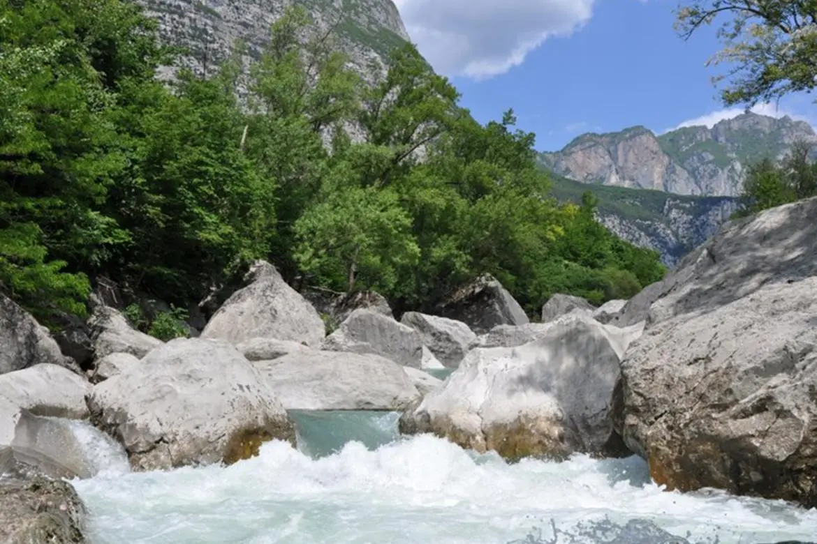 Siccità, confermata l'allerta idrica media anche in Trentino: appello a risparmiare acqua