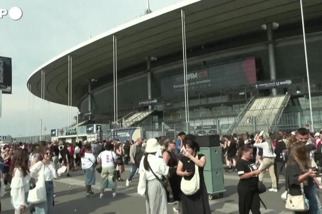 Il gruppo K-pop BTS in concerto allo Stade de France