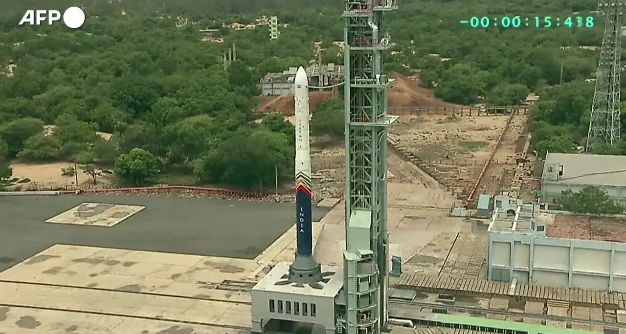 India, riuscito con successo il lancio in orbita del razzo Vikram-1 