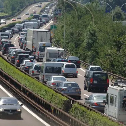Carburanti, sull’A22 il gasolio supera i 2,60 euro al litro: allarme Codacons