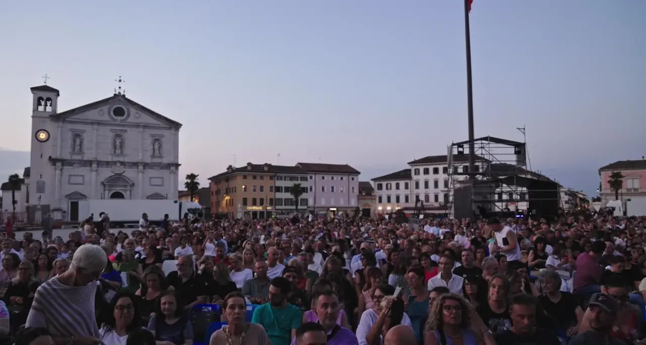 La voce di Giorgia illumina Palmanova e regala performance e vibrazione