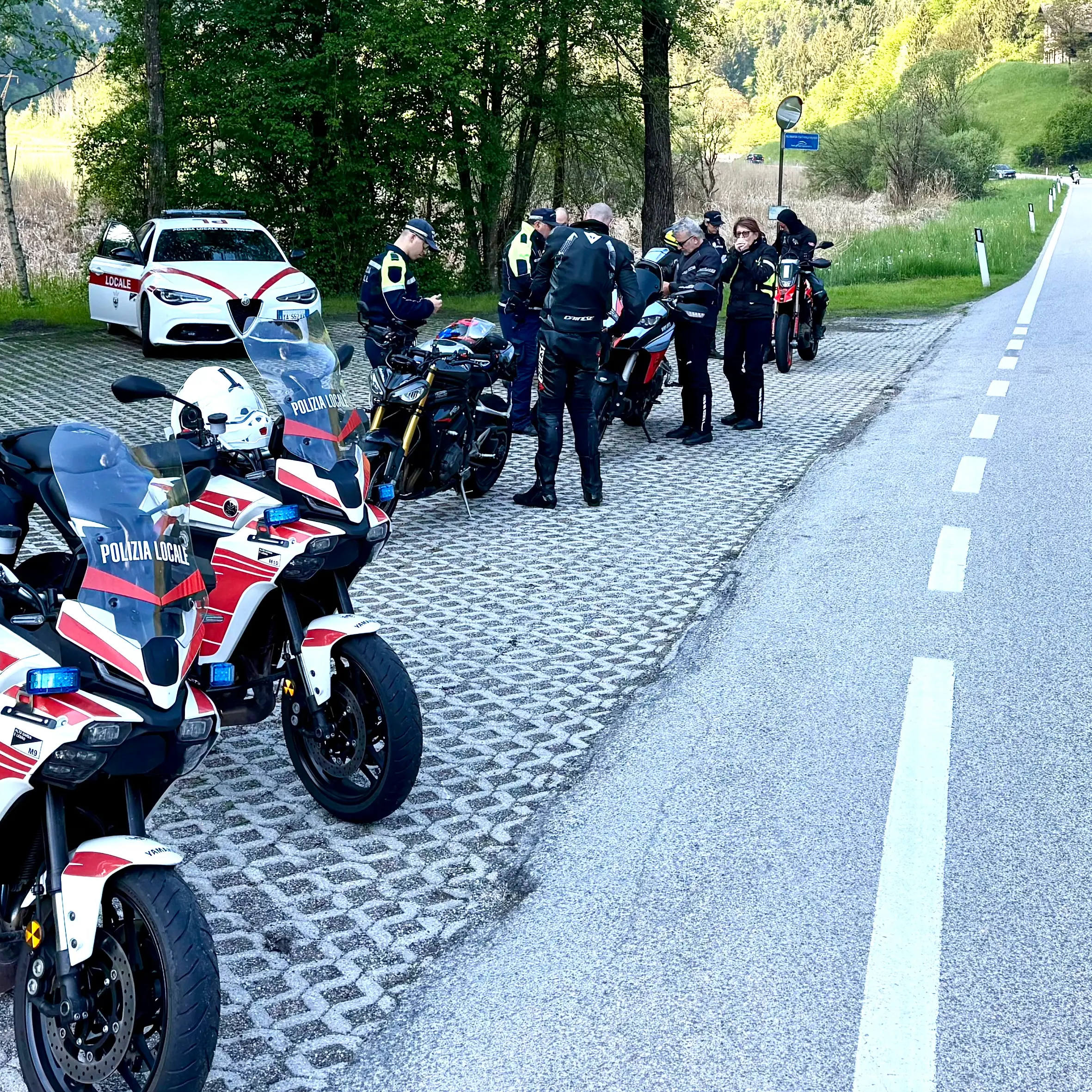 Moto in Valle di Ledro, controlli straordinari della Polizia locale: tre patenti ritirate e 20 multe