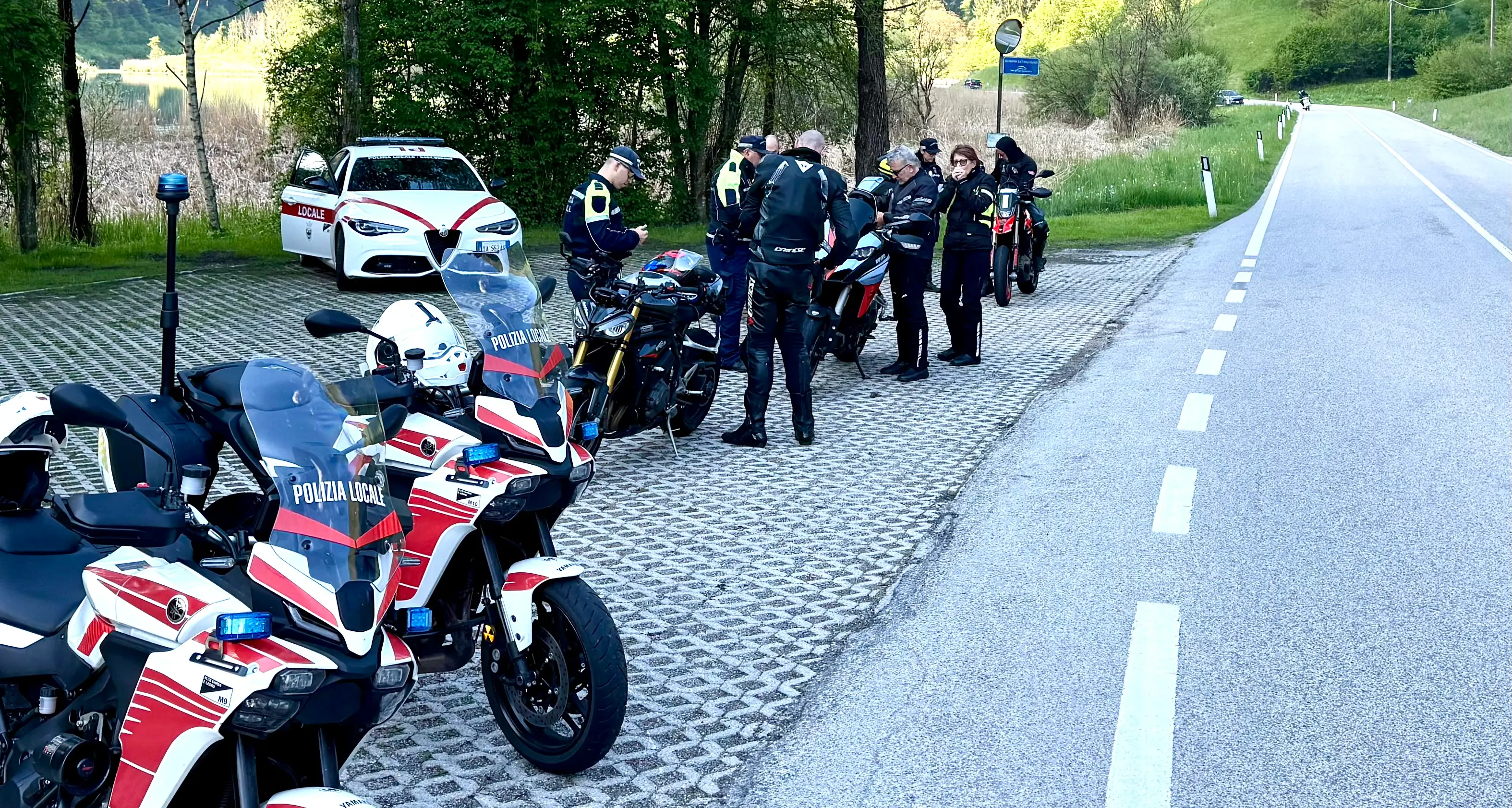 Moto in Valle di Ledro, controlli straordinari della Polizia locale: tre patenti ritirate e 20 multe