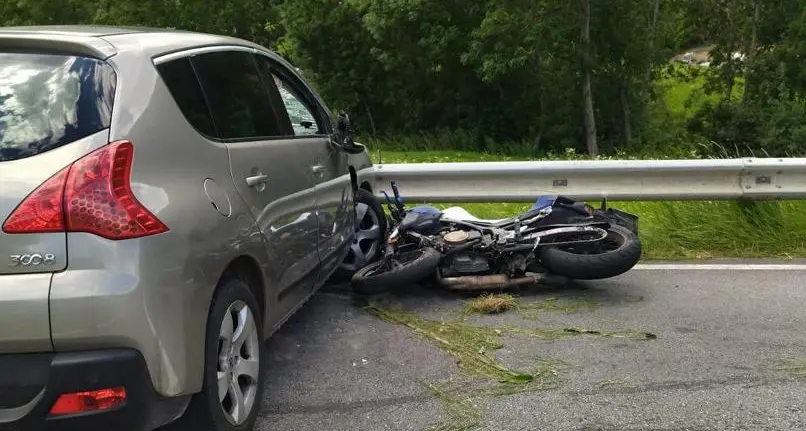 Giovane motociclista perde la vita in un incidente in Val Venosta
