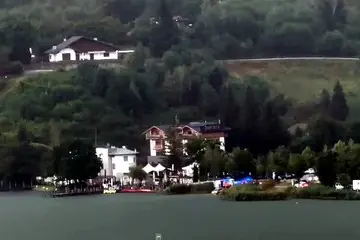 Un'auto finisce nel lago di Piné