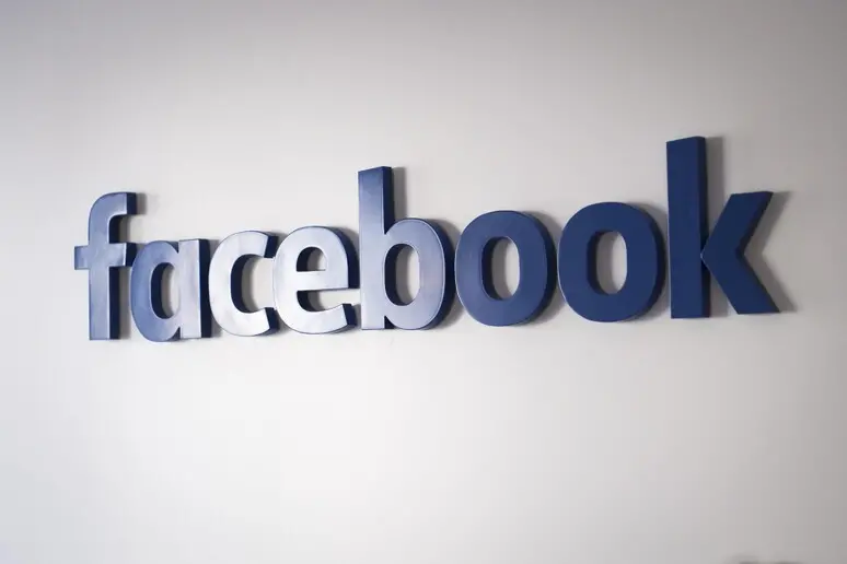 Facebook, accesso bloccato: il social in down in Italia e all'estero