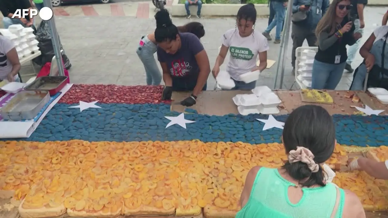 Terremoto in Venezuela, una torta gigante per i bambini sfollati