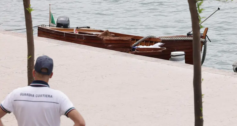 Lago di Garda, disperso dopo il salvataggio di un bimbo: ricerche senza sosta