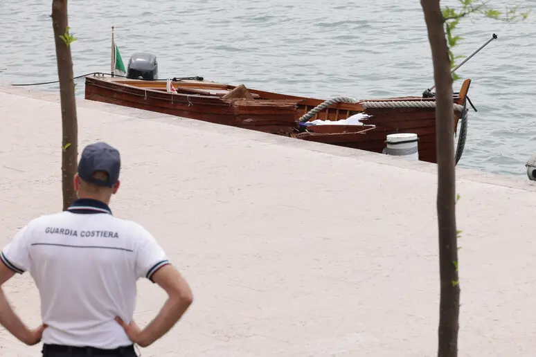 Lago di Garda, disperso dopo il salvataggio di un bimbo: ricerche senza sosta