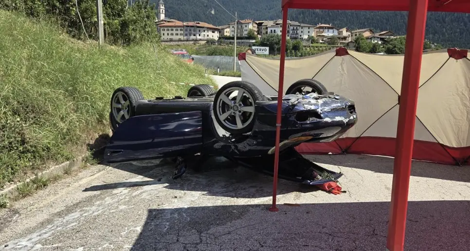 Incidente a Vervò, auto fuori strada: ferito un 25enne