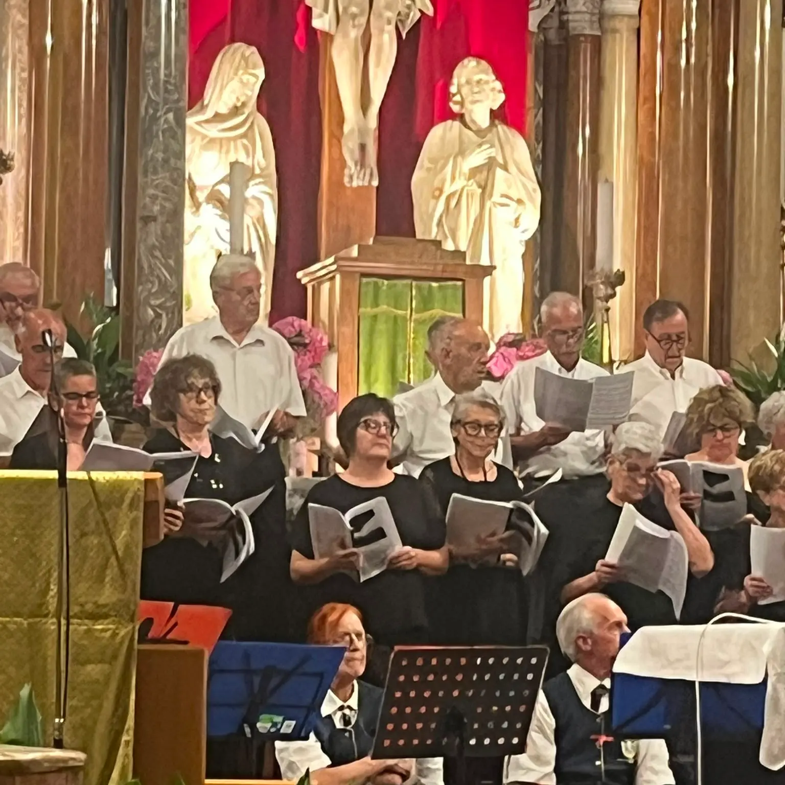 Una targa e la benedizione di papa Leone XIV per i 60 anni di don Franco
