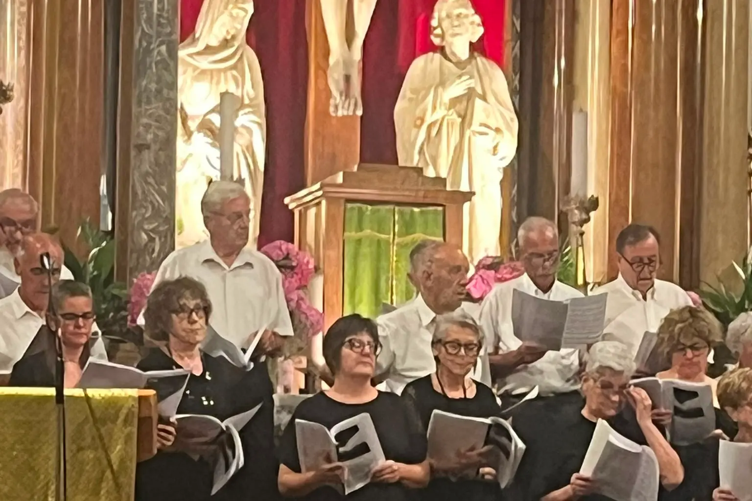 Una targa e la benedizione di papa Leone XIV per i 60 anni di don Franco