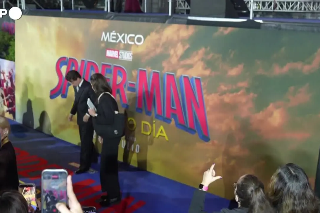 Spider-Man, Tom Holland e Zendaya affascinano Città del Messico