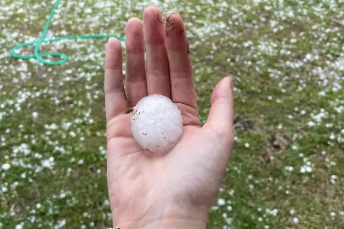 Violenta grandinata in Val di Ledro (Video Elena Piva)
