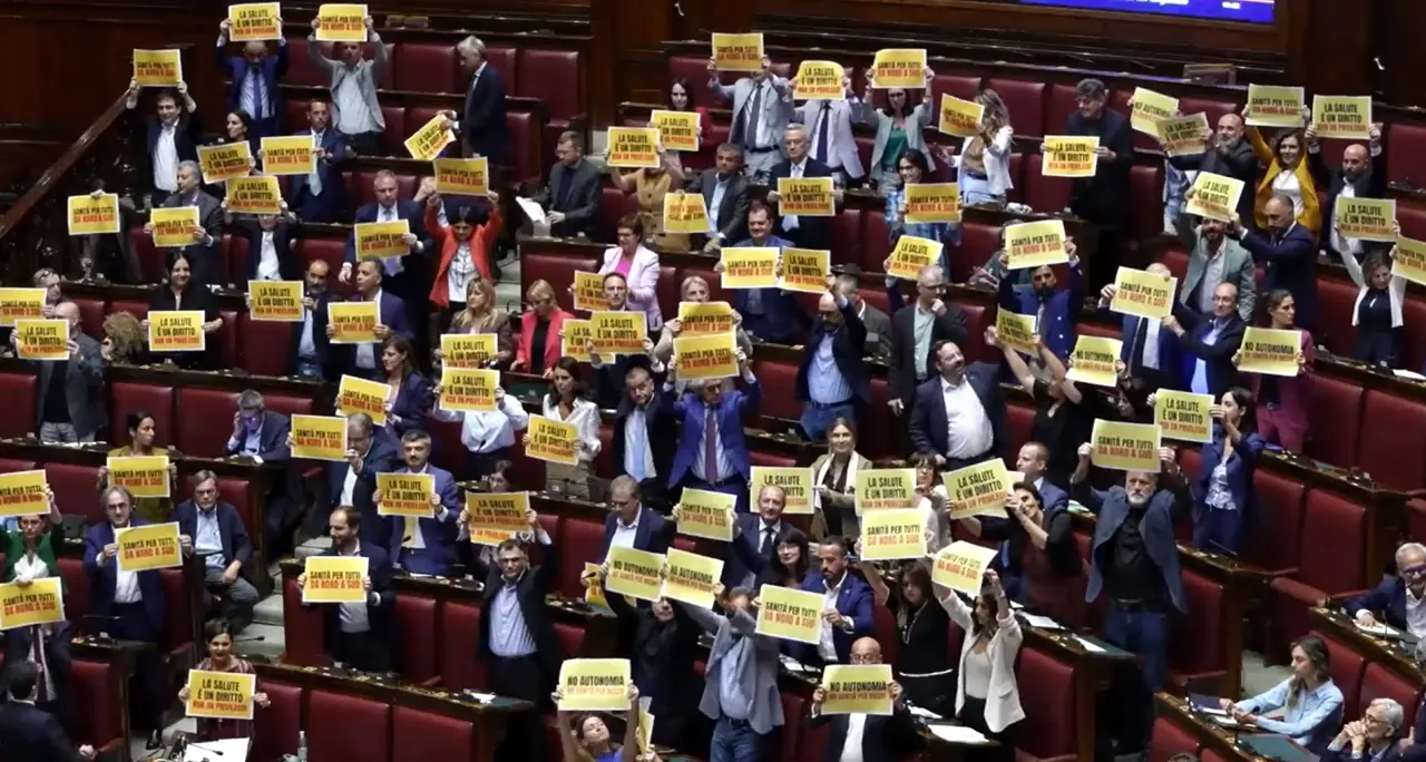 Autonomia, proteste alla Camera contro lo schema d'intesa con la Lombardia