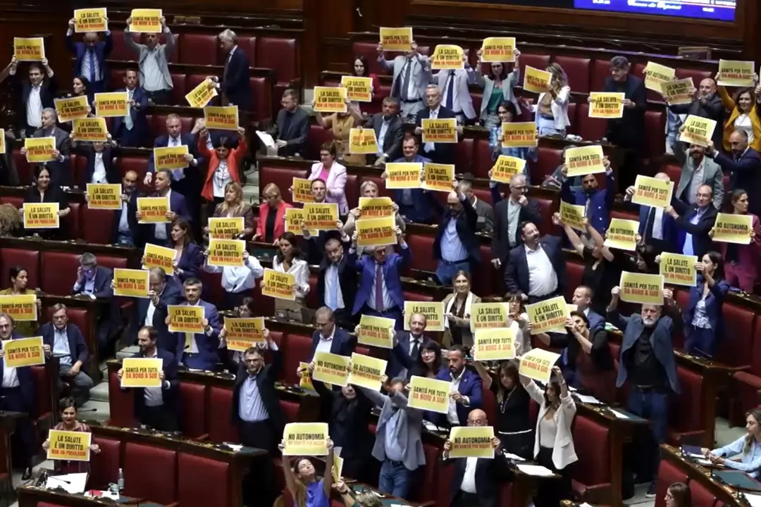 Autonomia, proteste alla Camera contro lo schema d'intesa con la Lombardia