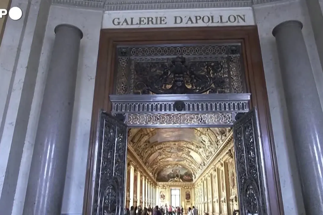 Louvre, la Galerie d’Apollon riapre al pubblico dopo il furto dell'ottobre 2025