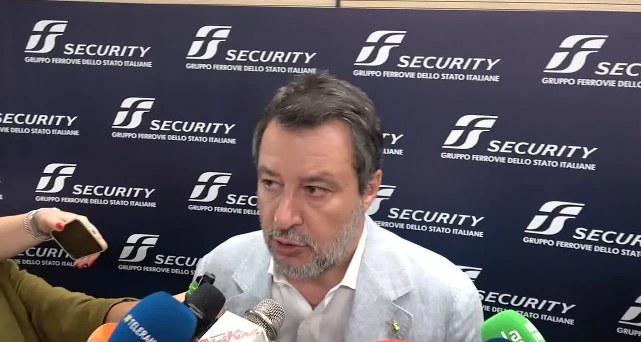 Salvini: \"Su Bologna ci sarà chiarezza, chi incita caccia allo sbirro non fa bene al paese\"