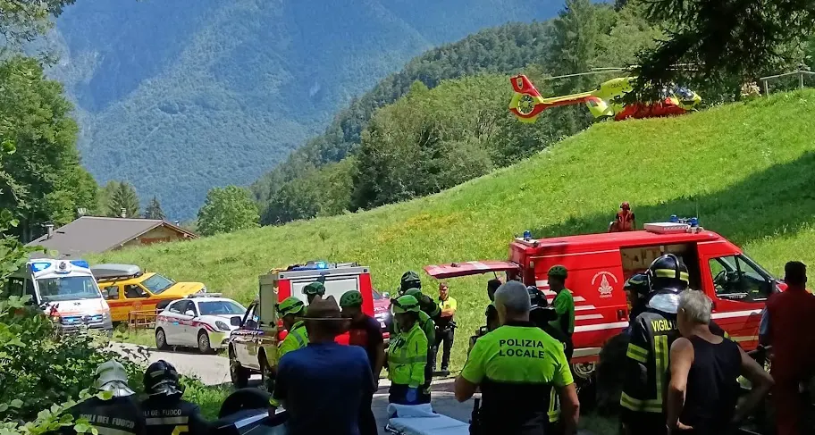 Dall’auto ribaltata agli infortuni in montagna: più di quindici interventi in un giorno per il Soccorso Alpino