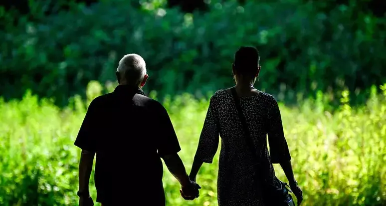 Cresce il divario nelle pensioni: alle donne in media 1.048 euro, agli uomini 1.506