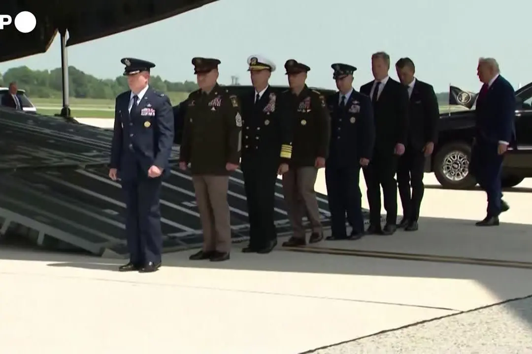 Trump alla base di Dover per ricevere i caduti in Iran