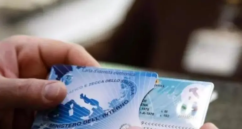 Carta d'identità cartacea, dal 3 agosto stop all'espatrio. Il Comune di Trento invita a prenotare la “Cie”