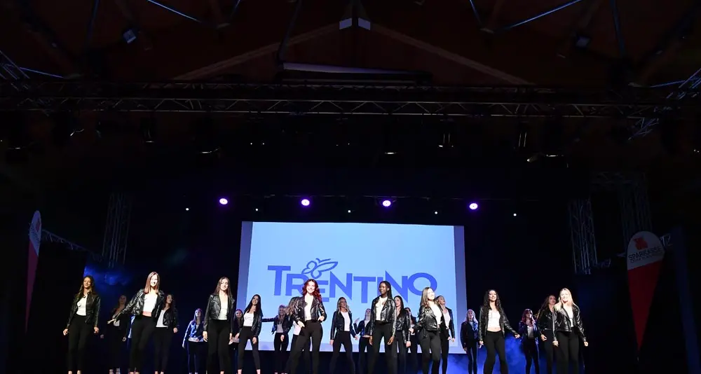 Mori ritrova Miss Italia: una notte di moda, musica e bellezza in piazza