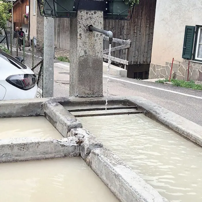 Acqua marrone, albergatori: «Ora basta»