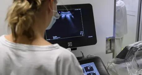 Esami medici, nel 2026 meno prenotazioni e più attese