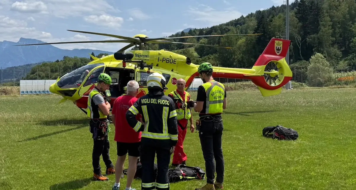 Cade per dieci metri durante l'escursione sulla Vigolana: ferito un 58enne