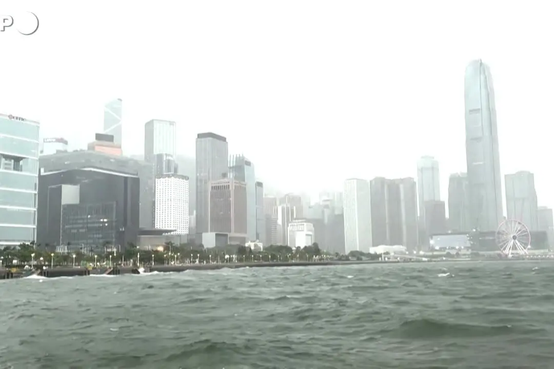 Il tifone Noul tocca terra, colpita anche Hong Kong