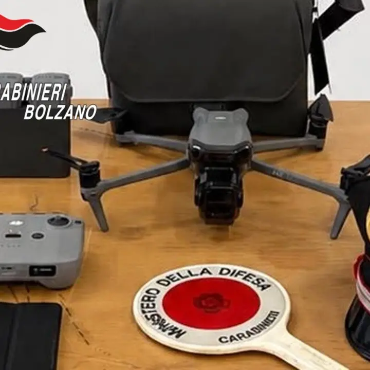 Spia l'ex compagna con un drone: arrestato stalker tecnologico