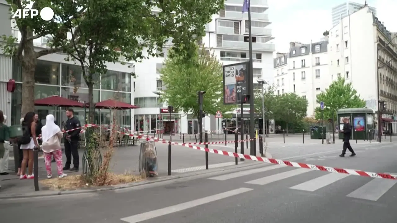 L'accoltellatore di Parigi, 'Allah mi ha mandato per uccidere delle donne'